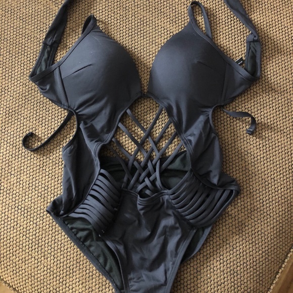 Kenneth Cole Bikini - Picture 1 of 5